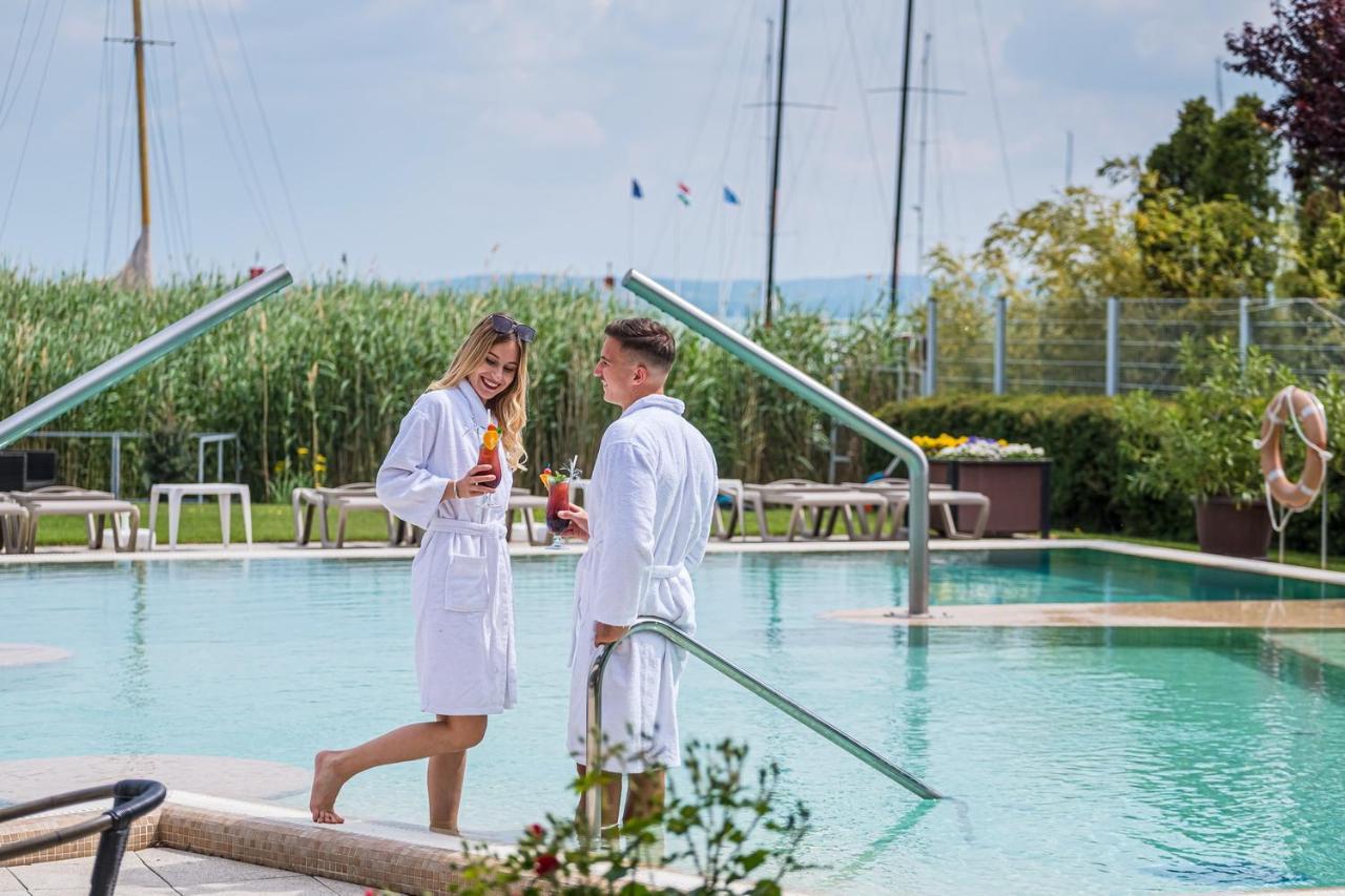 Hotel Golden Lake Resort Balatonfured Bagian luar foto