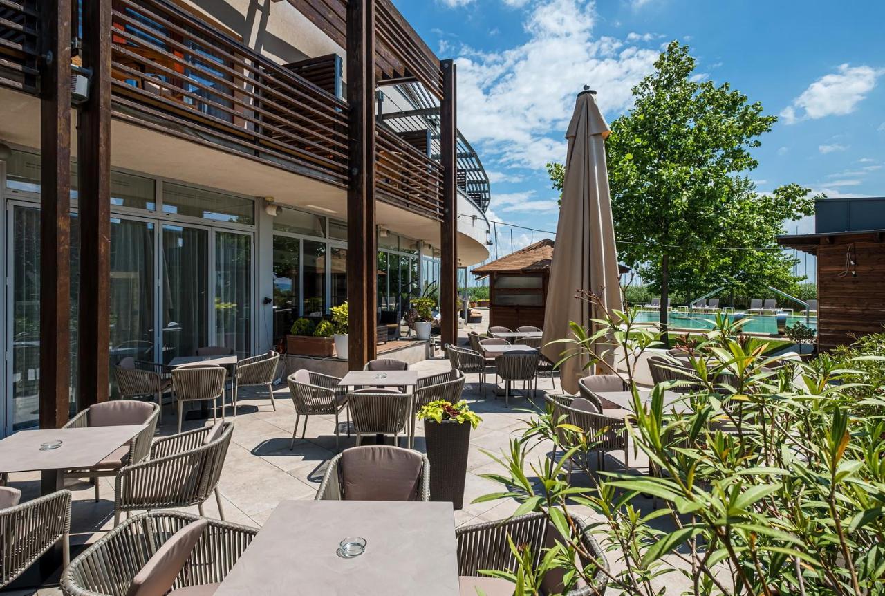 Hotel Golden Lake Resort Balatonfured Bagian luar foto