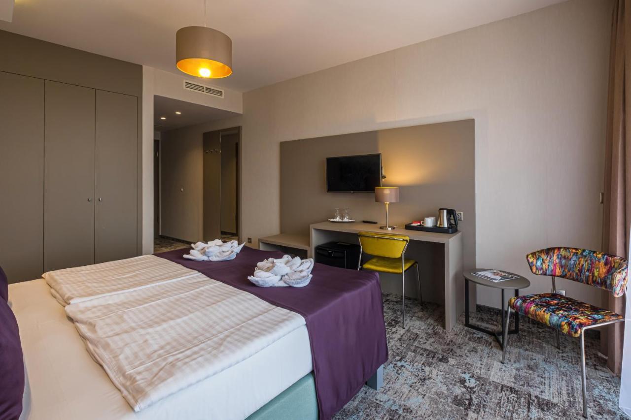 Hotel Golden Lake Resort Balatonfured Bagian luar foto