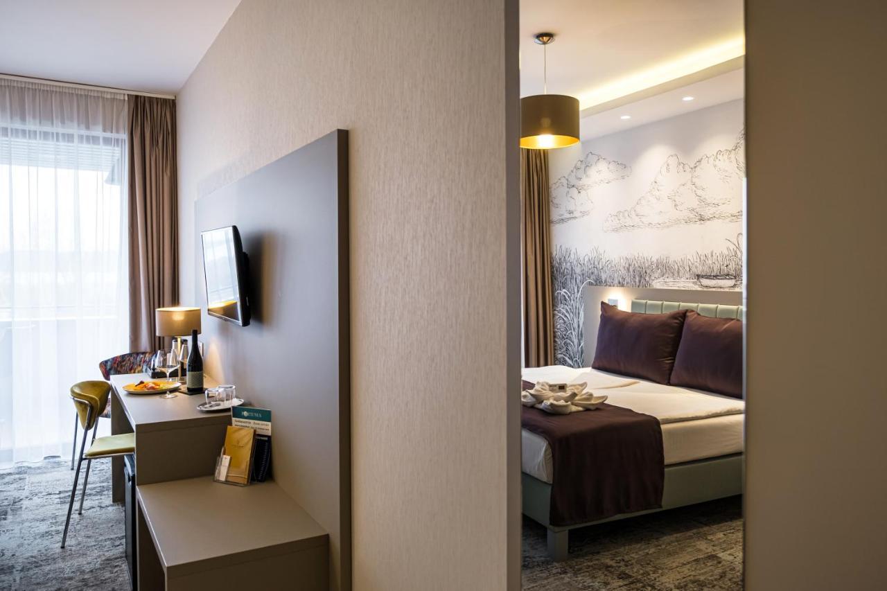 Hotel Golden Lake Resort Balatonfured Bagian luar foto