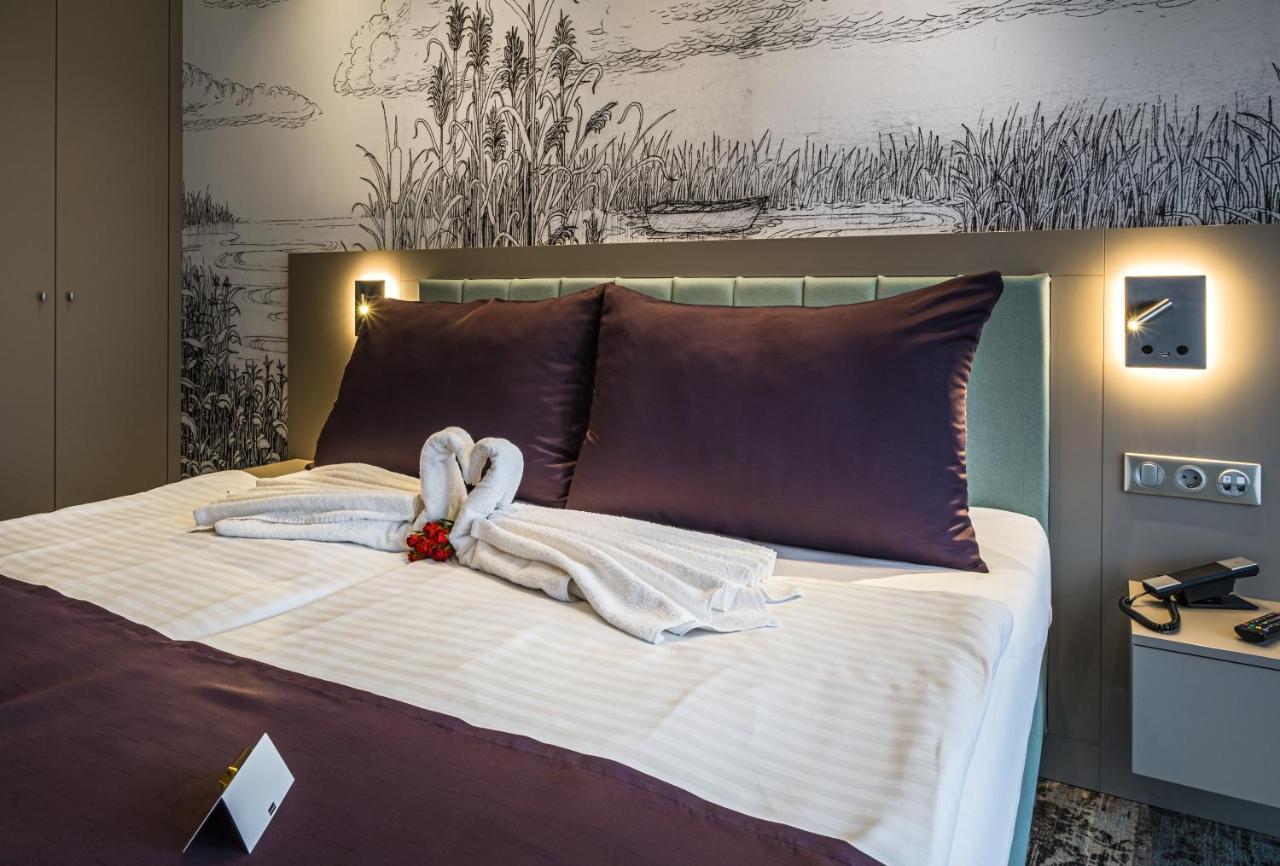 Hotel Golden Lake Resort Balatonfured Bagian luar foto