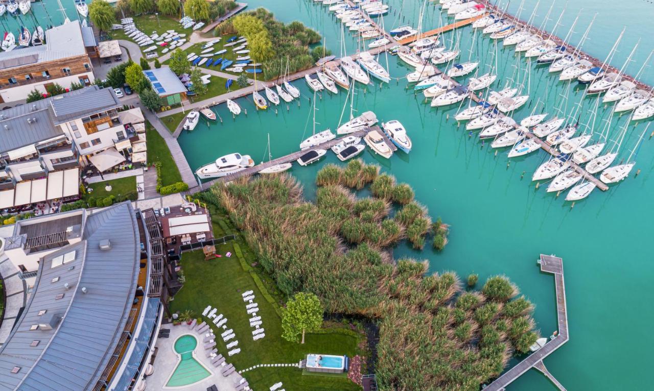 Hotel Golden Lake Resort Balatonfured Bagian luar foto