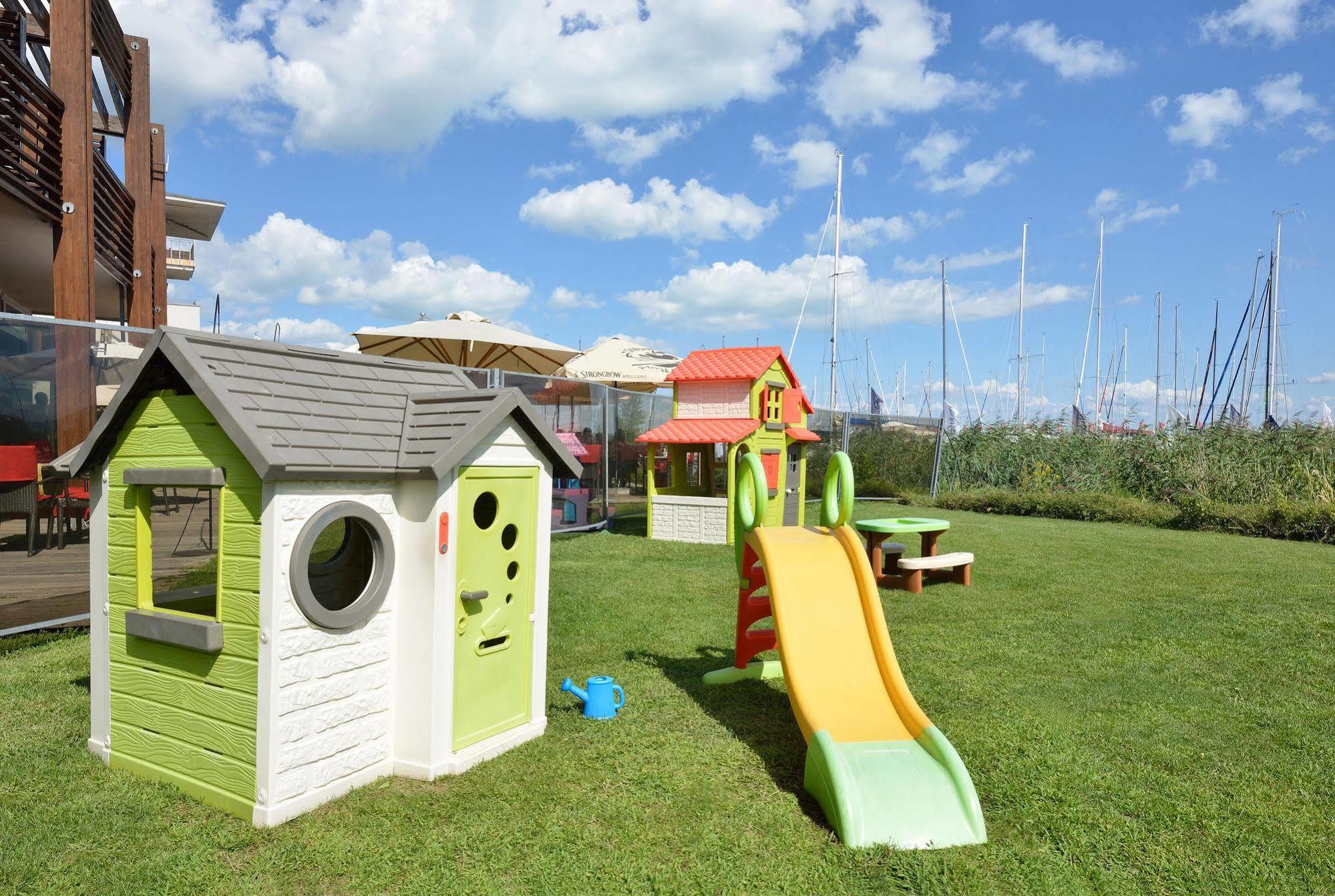 Hotel Golden Lake Resort Balatonfured Bagian luar foto