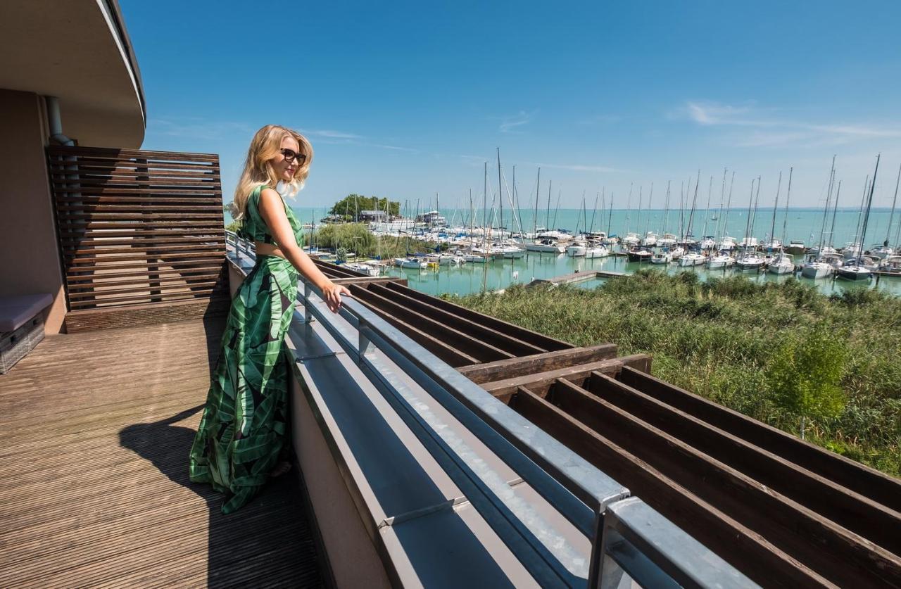 Hotel Golden Lake Resort Balatonfured Bagian luar foto
