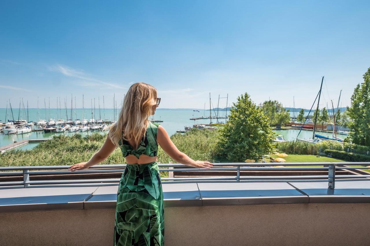 Hotel Golden Lake Resort Balatonfured Bagian luar foto